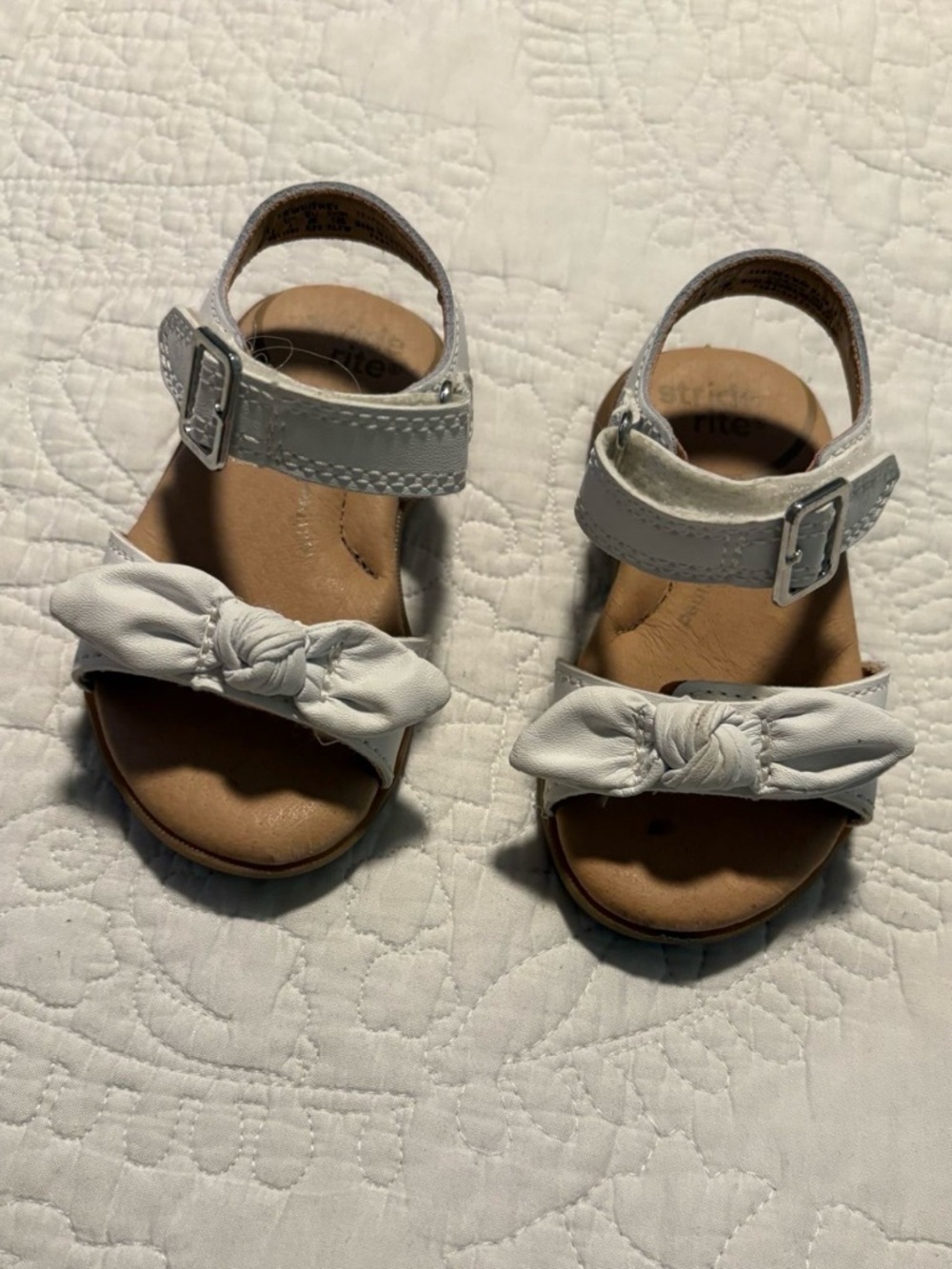 Stride Rite White Toddler Knot Front Sandals size 4c